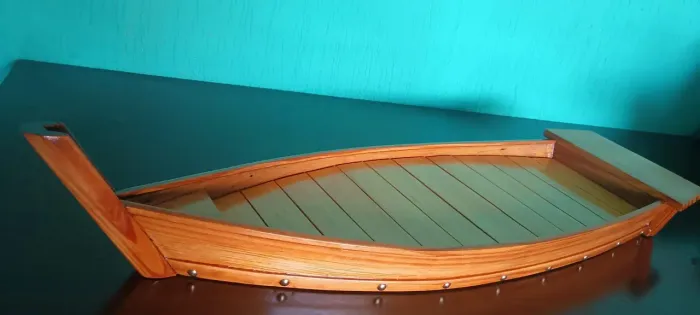 Barco de madeira para servir sushi ?
