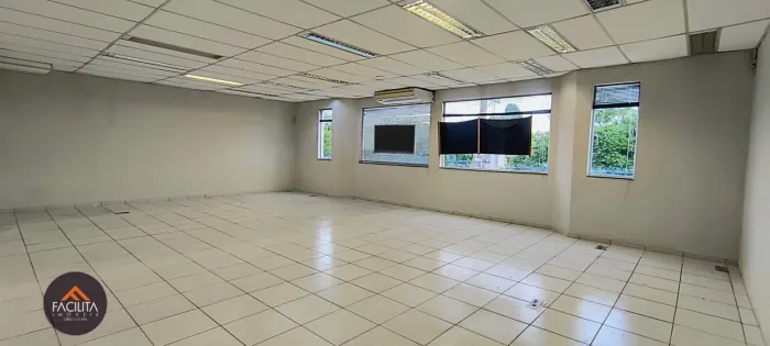 Sala comercial para alugar no bairro Vila Helena - Santo André/SP