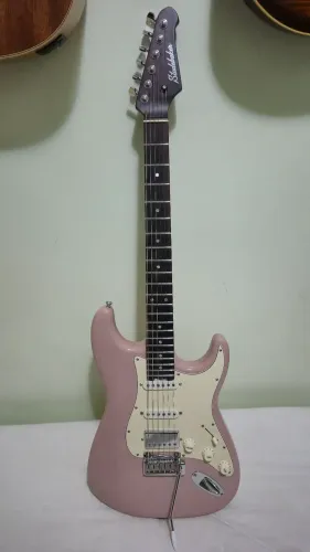 Guitarra Studebaker SKYHAWK HSS