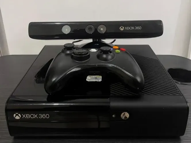 Xbox 360 (Destravado) - Completo com Kinect