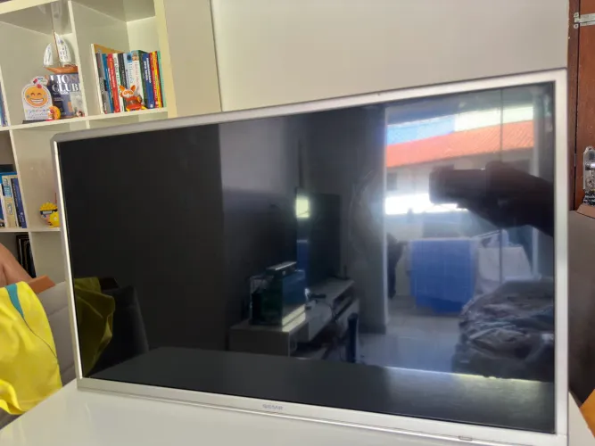 Televisão Semp 32 polegadas Smart tv SEMP TCL modelo L3253900S *LEIA O ANÚNCIO*