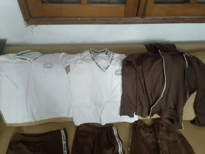 Uniforme colégio viver e criar em Realengo 