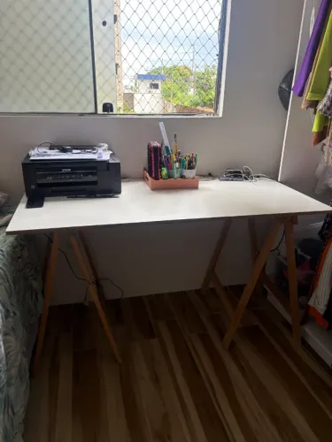 Mesa branca escritório
