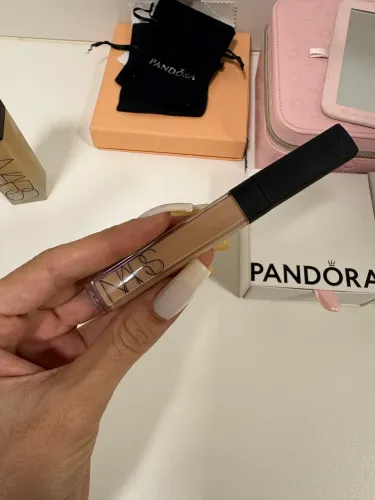 Base e corretivo Nars