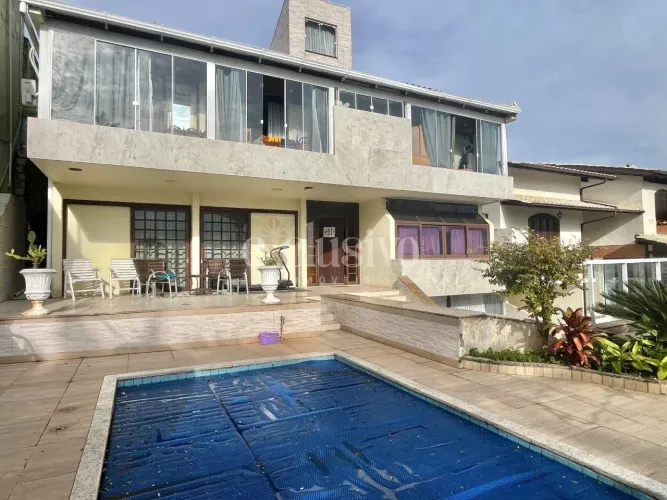 Casa com 5 dormitórios com piscina e vista mar no Itaguaçu