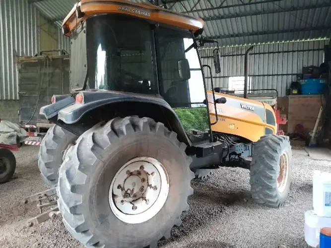 Trator Valtra BM110 