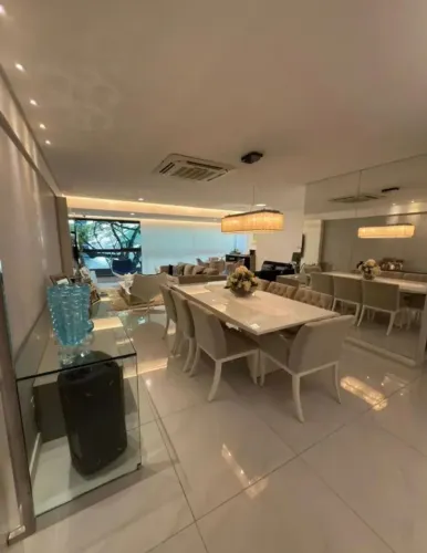 **O APARTAMENTO QUE COMBINA LUXO, ESPAÇO E LOCALIZAÇÃO PERFEITA!**
