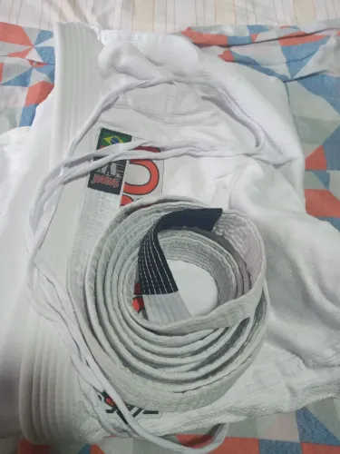 JIu jitsu -Quimono SHIROI  -  semi novo tamanho A4