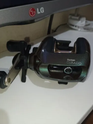 Vendo carretilha Shimano Baldan curado manivela direito