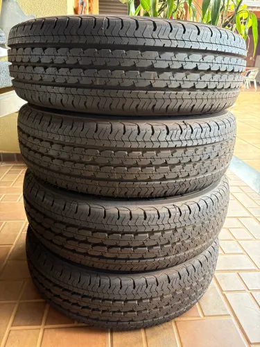Pneus Pirelli 205/75 R16 muitos novos