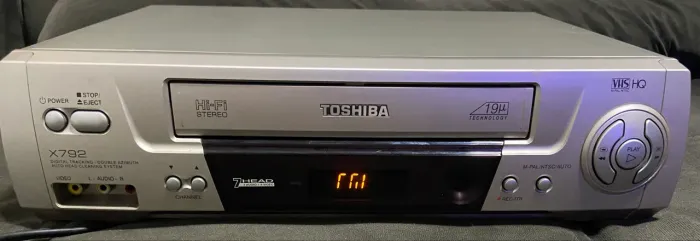 Vídeo cassete vcr VHS Toshiba Stereo 7 cabeças DEFEITO