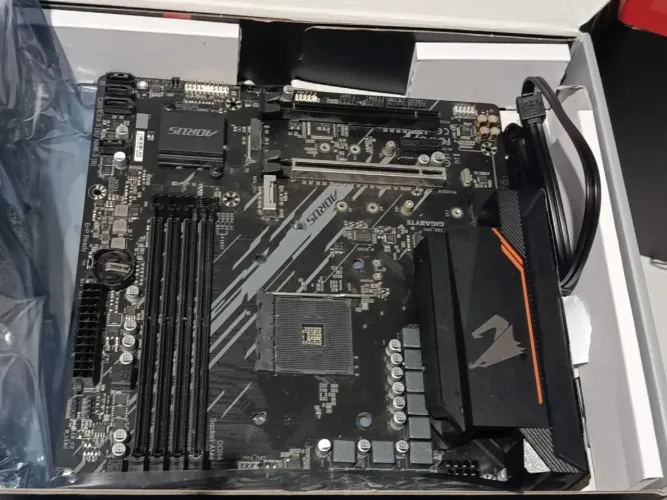 Placa mãe ASUS TUF Gaming X570-Plus (Wi-Fi) Na caixa