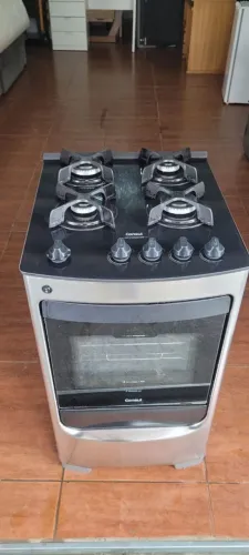 Vendo esse fogão 4 bocas funcionando perfeitamente com 3 meses de garantia 