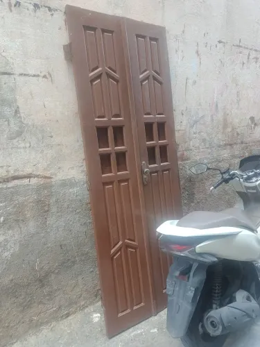 Porta completa de Massaranduba medidas 0;80cm por 2:10.