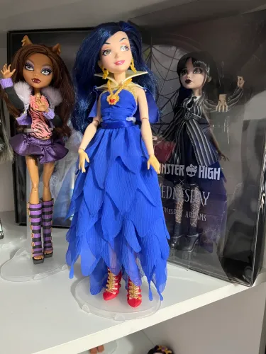 Boneca Evie descendentes