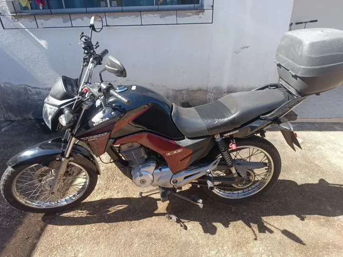 Titan 2014 novíssima e único dono 