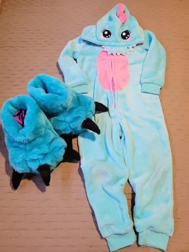 Macacão e pantufa dinossauro