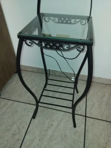 Criado em metal
