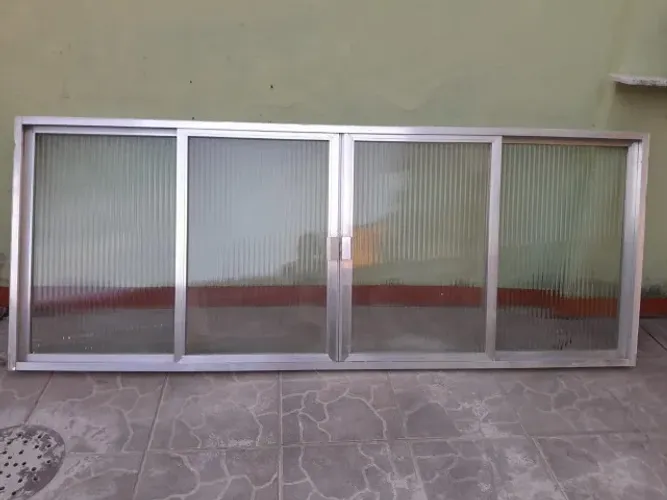 Janela de alumínio 2,50m x 1,00m