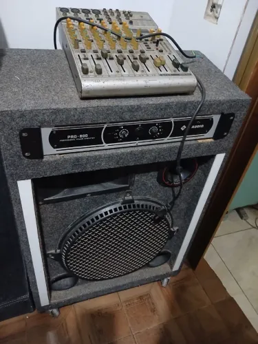 Caixa de som amplificada