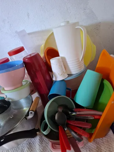 Vendo todas estas vasilhas por 180 reais.