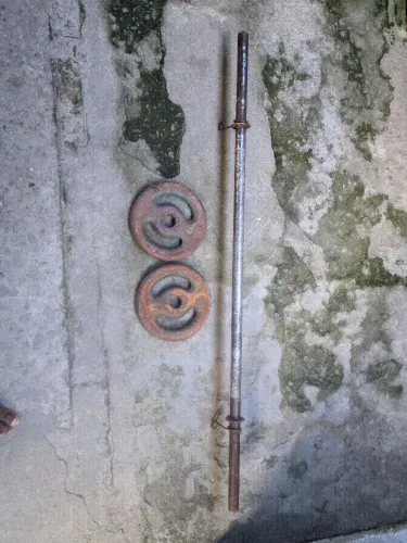 Barra maciça 120cm + 2 anilhas de 4Kg