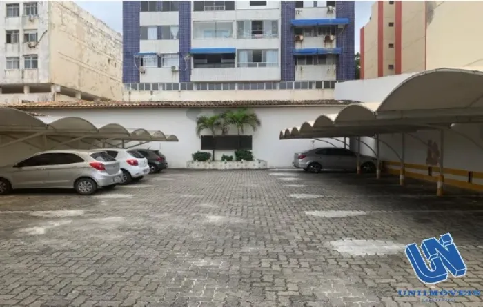 Terreno com 700m2 e galpão com 400m2 para alugar no Costa Azul