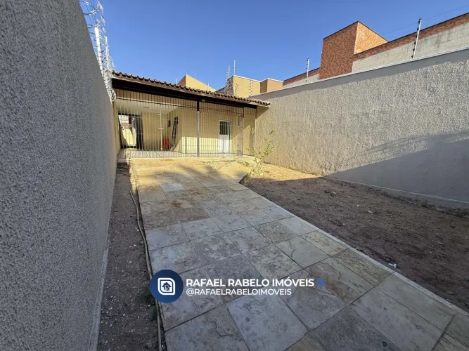 Casa plana à venda no bairro Parque Manibura.