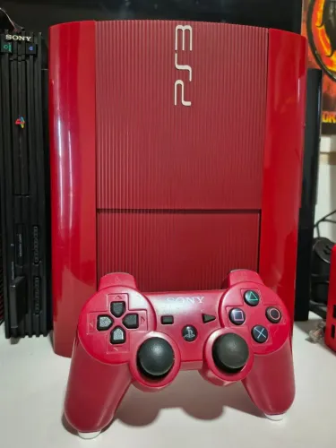 PLAYSTATION 3 SUPER SLIM VERSÃO GOD OF WAR, ITEM RARO DE COLECIONADOR.  EM ATE 12X 