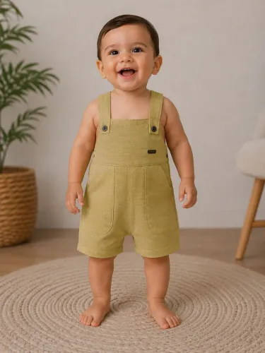Vende-se Jardineira Infantil TAM M