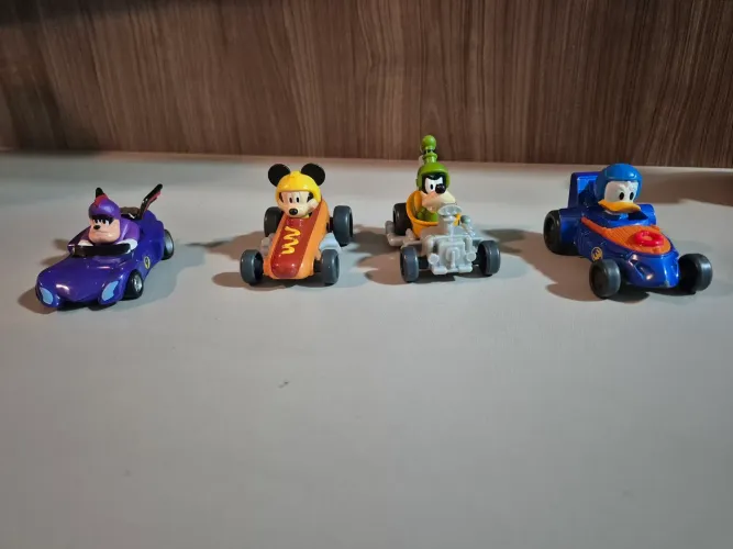 Carrinhos da coleção Disney Mickey: Aventura sobre Rodas