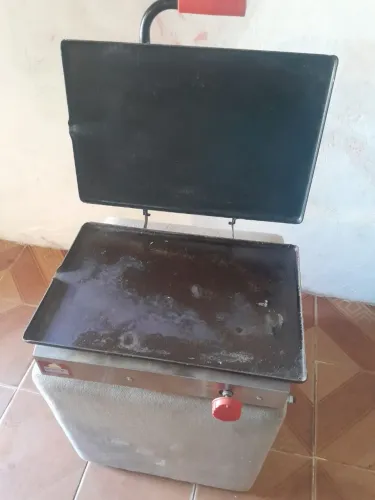 Vende-se chapa para Hamburg a gás ,vritrine que esquenta 