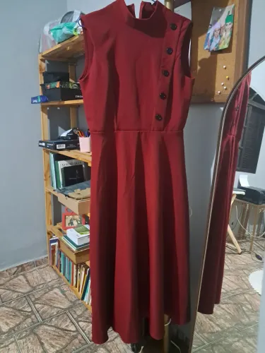 Vendo vestido nunca usado comprado recentemente.