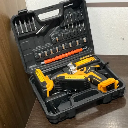 Parafusadeira nova com duas baterias 48v