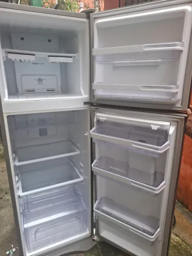 Geladeira Electrolux Tw4s Saída de água na porta