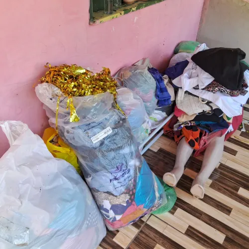 Vendo roupas para brecho tamanho estampa variadas