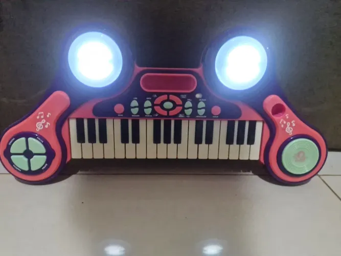 Teclado infantil " Meu primeiro grande Show" - usado