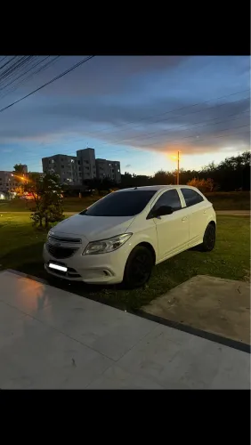 Chevrolet Onix Hatch LT 1.0 8V Flex Power Mec. 4P 2015