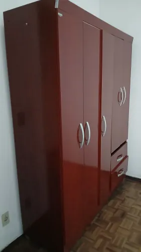 Família vende móveis guarda roupa  cama armário 