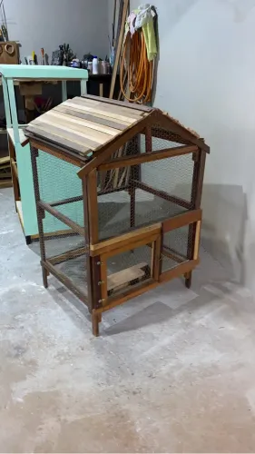Gaiolas e viveiros artesanais para pássaros. Madeiras nobres! Pássaros, sob medida.