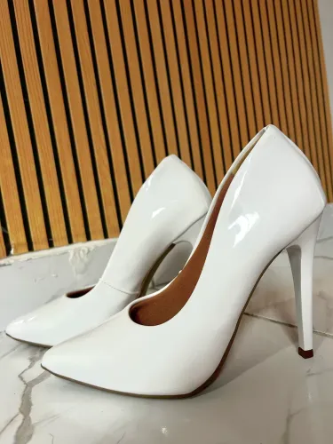 Scarpin Branco salto alto, Número 39, novo 