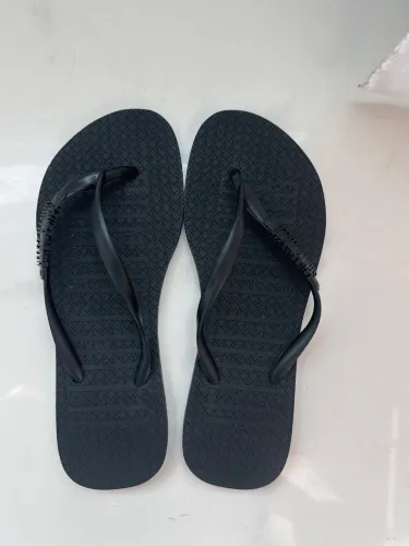 Sandália estilo Havaianas preta, Santa Lolla