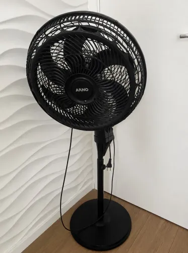 Vendo ventilador de coluna marca ARNO. Perfeito estado! 