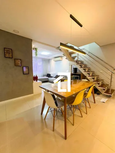 Duplex de Alto Padrão na Ponta Verde | 200m² | 5 Quartos (3 Suítes) | Vista Mar | Porteira