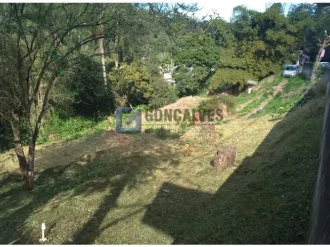 Terreno Comercial de 372 m² à venda em Ribeirão Pires - Bairro Suíssa