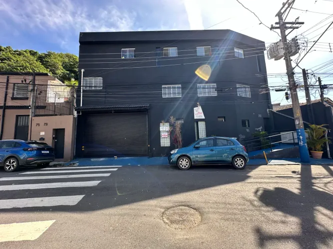 Galpão 627 m² | Vila Anglo/Pompeia | Doca | Trifásico | Pé-direito 5,5 m