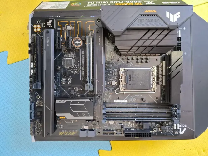 Placa mãe B660 plus wi-fi D4