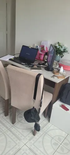 Mesa com 2 cadeiras