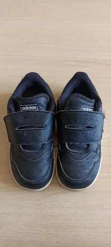 Tênis Adidas original infantil número 24
