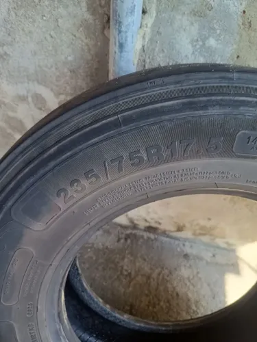 Carcaça 235/75 - 17.5 XBRI sem nenhum recape.